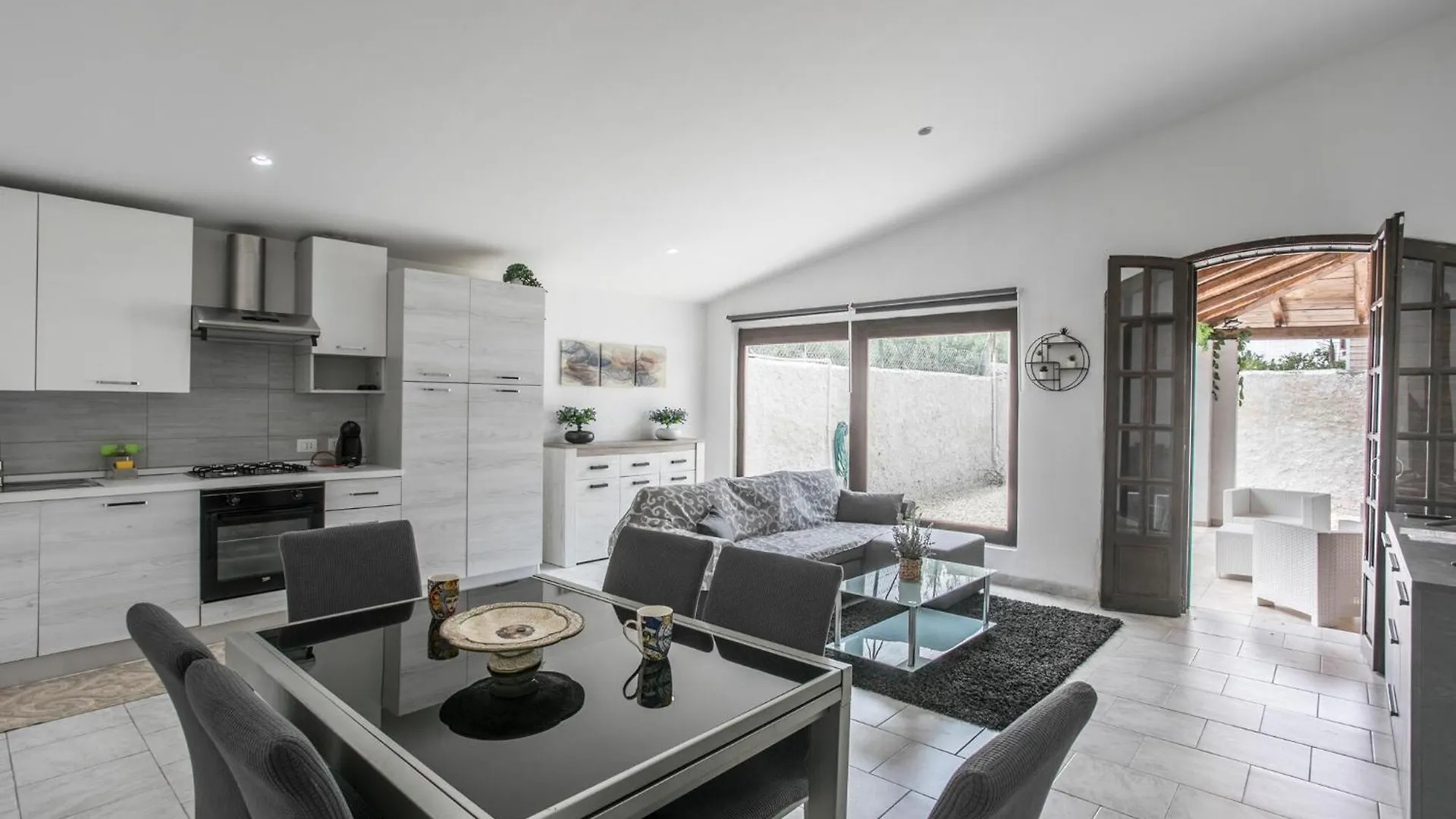 Stunning Home In Siracusa With Kitchenette Syracuse 0*,
